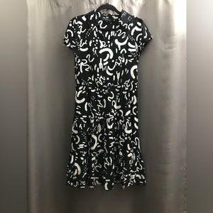 Tahari short sleeve printed black and white midi dress size small